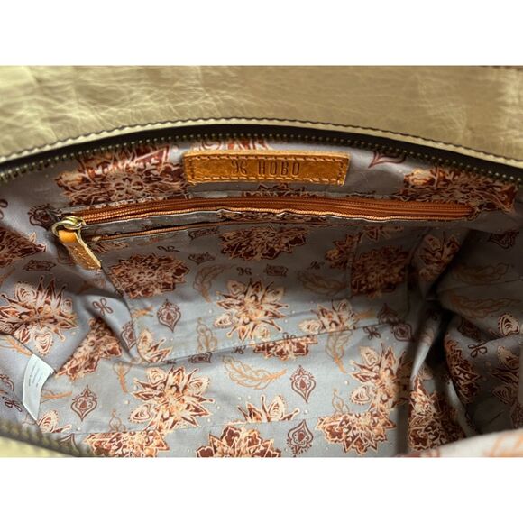HOBO International Affinity cream-colored leather shoulder bag - Picture 10 of 12
